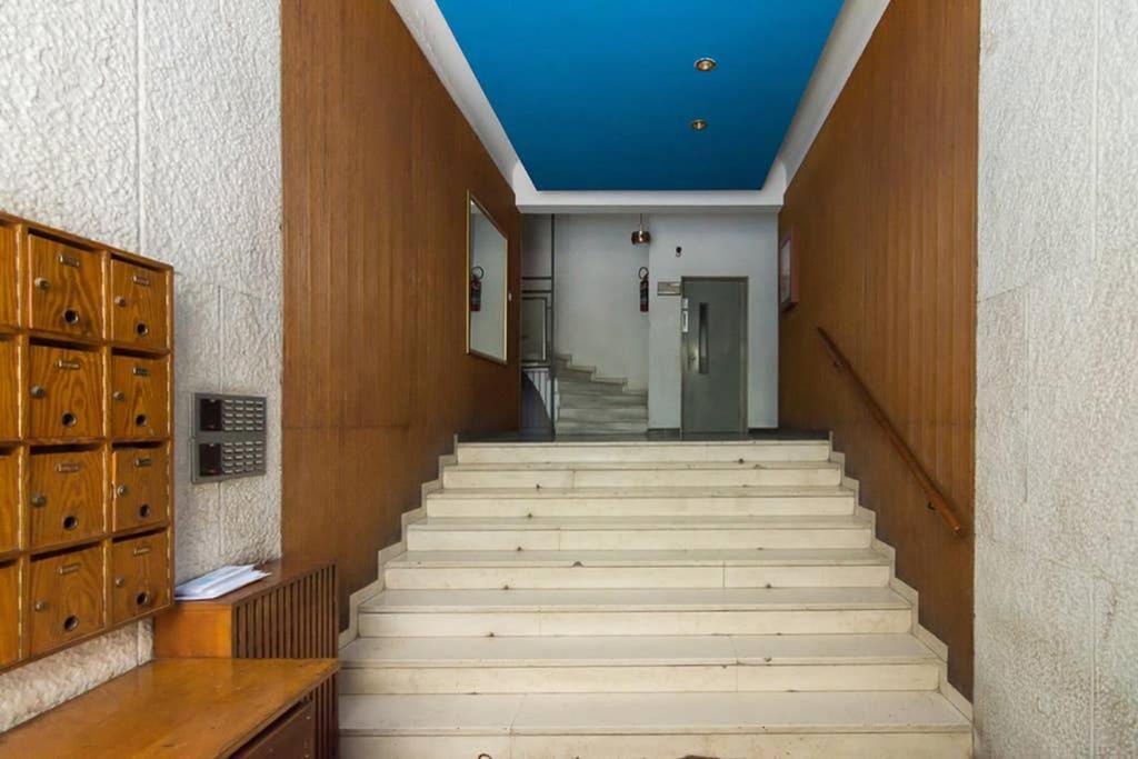 Vintage Style Apartment With Beautiful Backyard Атина Екстериор снимка